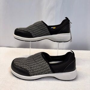 NWOT Kodiak Taren ortholite slip on steel toes